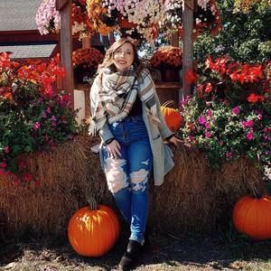 Meet your Posher, Julia